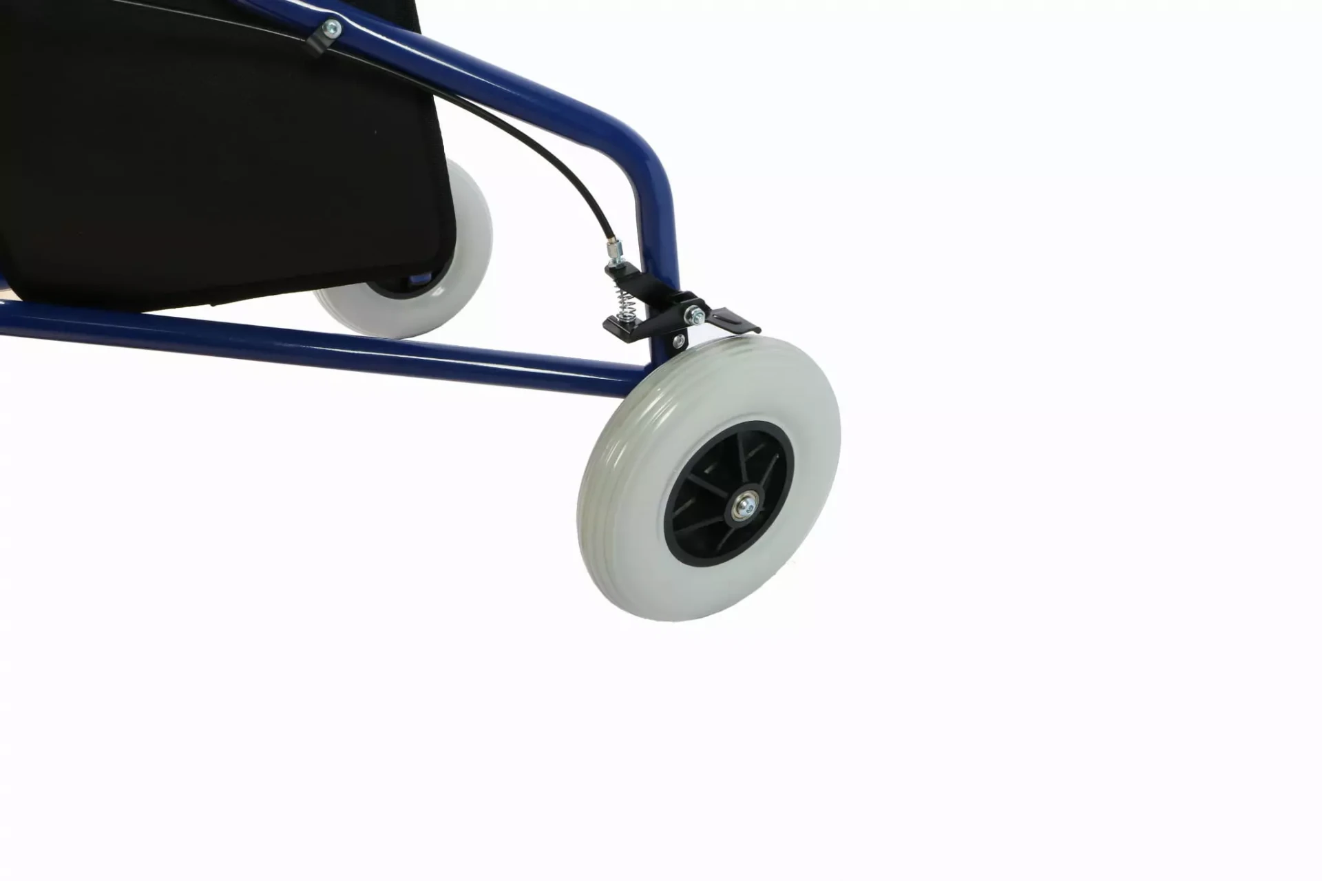 podporka-trojkolowa-z-koszykiem-i-hamulcami-dla-seniorow-rf-611-reha-fund-3.webp