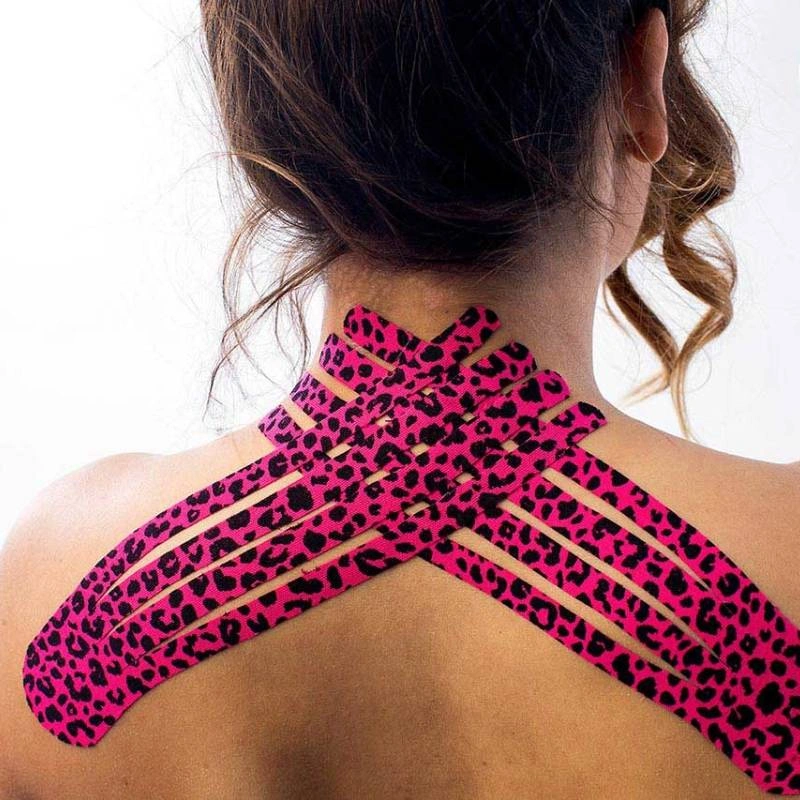 tasma-kinezjologiczna-tejp-plaster-do-klejenia-cure-tape-art-leopart-pink-4.webp