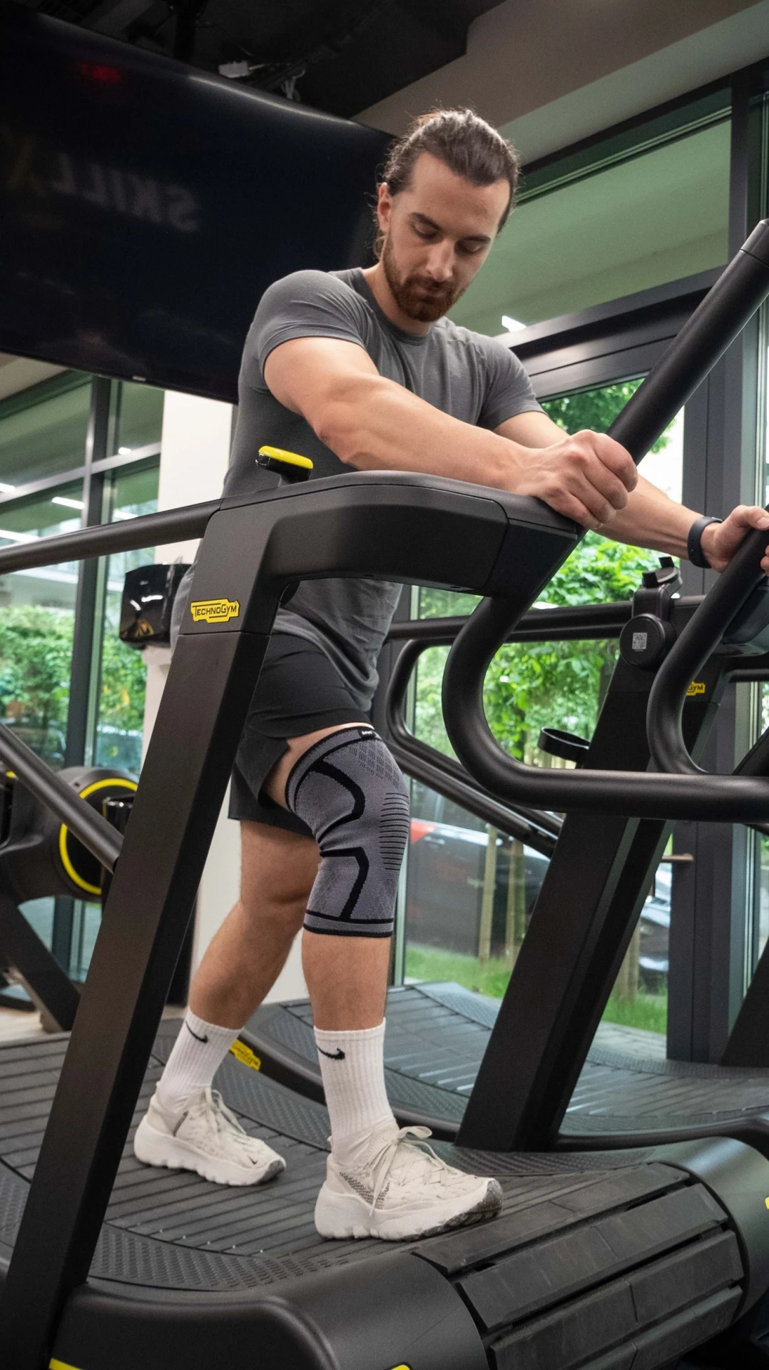 opaska-elastyczna-na-kolano-kompresyjna-dr-fit-4.webp