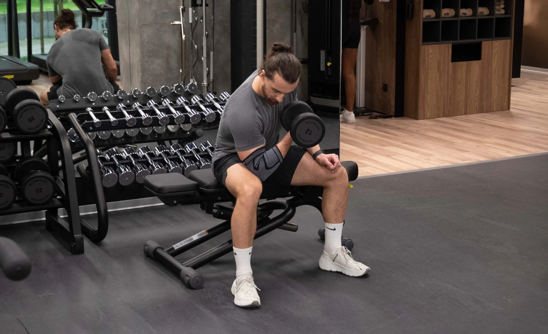 elastyczna-opaska-stawu-lokciowego-kompresyjna-uciskowa-drfit-3.webp