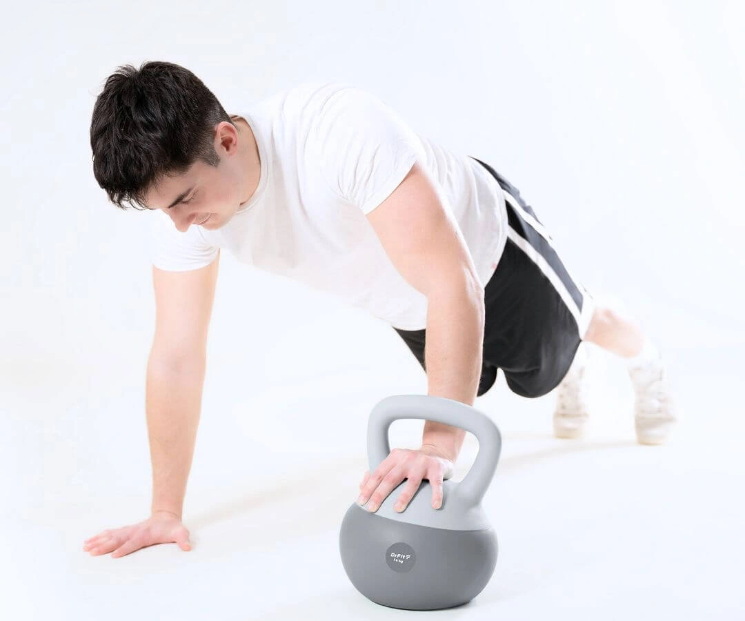 kettlebell-pokryty-guma-16-kg-do-cwiczen-hantla-kula-treningowa-dffit-df-ket-30-8.webp