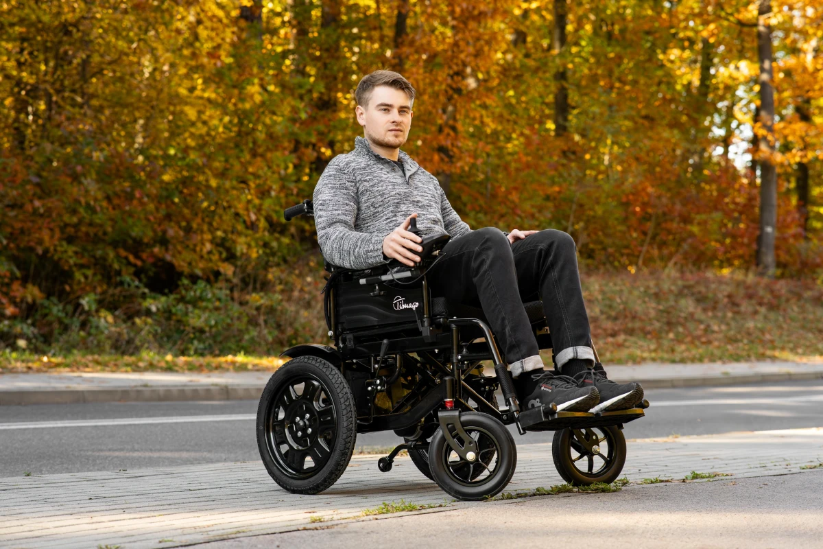 wozek-inwalidzki-elektryczny-z-joystickiem-do-130-kg-power-tim-timago-8.webp