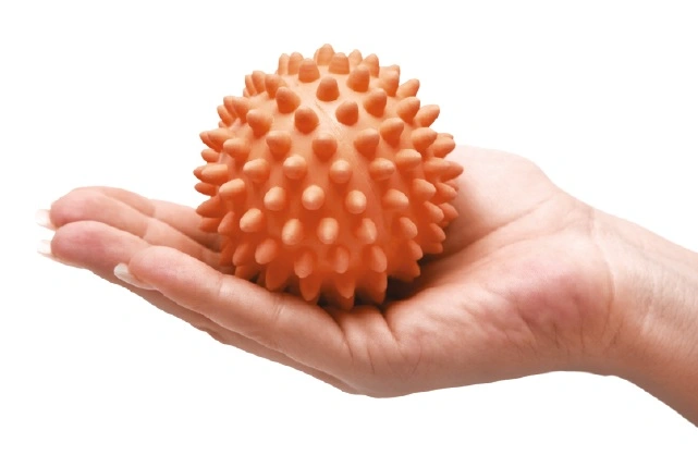 miekka-pileczka-do-rehabilitacji-i-masazu-z-wypustkami-mb-armedical-.webp