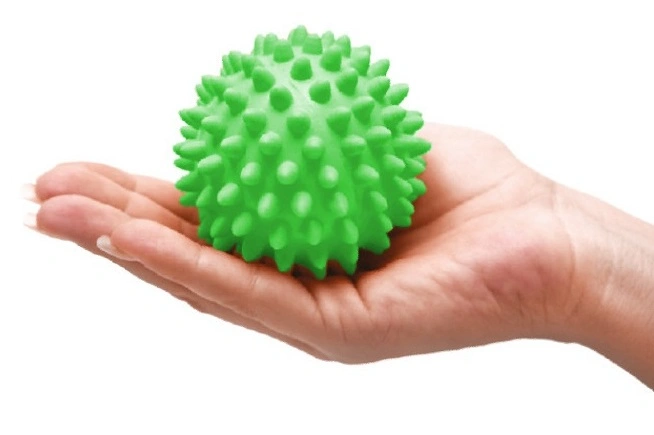 miekka-pileczka-do-rehabilitacji-i-masazu-z-wypustkami-mb-armedical-3.webp