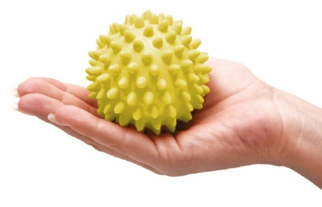 miekka-pileczka-do-rehabilitacji-i-masazu-z-wypustkami-mb-armedical-4.webp