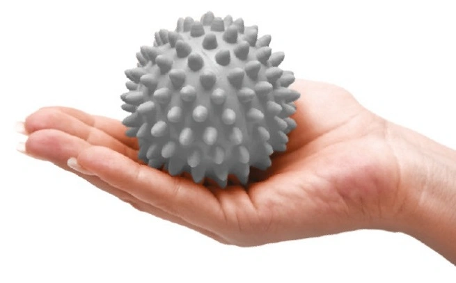 miekka-pileczka-do-rehabilitacji-i-masazu-z-wypustkami-mb-armedical-6.webp