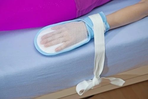 Rękawica ochronna dla pacjenta leżącego zapinana na rzep, z oddychającej siatki Timago
