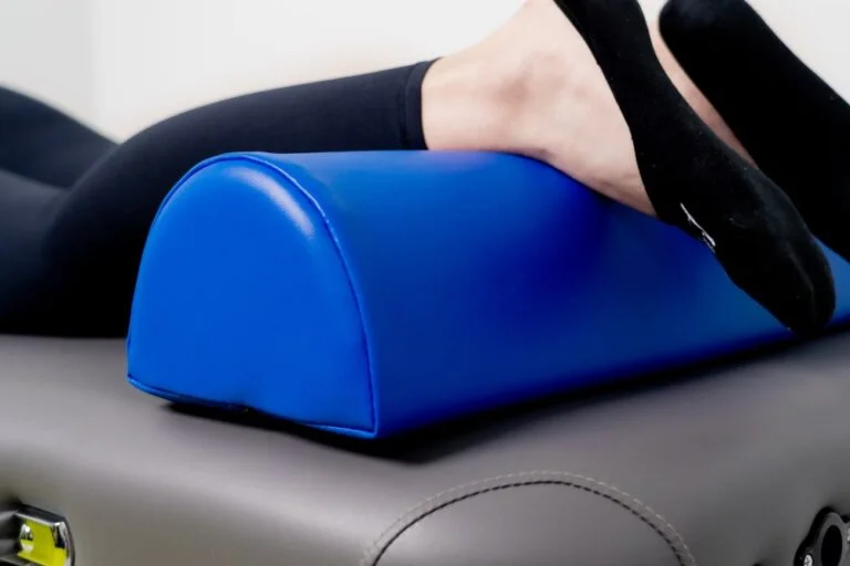 polwalek-rehabilitacyjny-do-masazu-i-rehabilitacji-pacjenta-akito-premium-60-x-18-x-12-cm-akito-8.webp