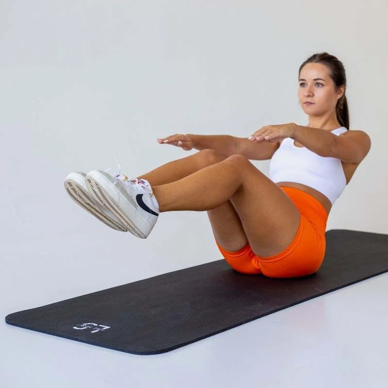 mata-do-cwiczen-i-rehabilitacji-fitness-1-cm-180-x-60-cm-antyposlizgowa-line-sport-czarna-3.webp