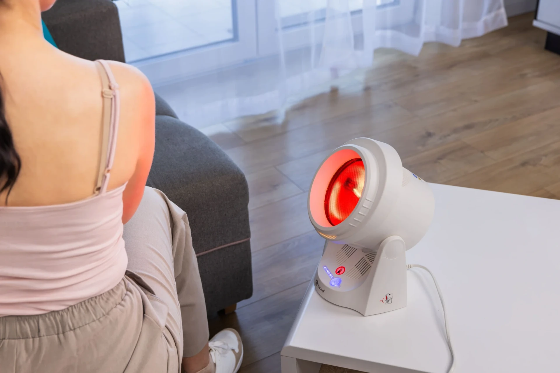 lampa-na-podczerwien-do-terapii-cieplem-przeciwbolowa-do-stosowania-w-domu-haxe-velaris-sn-52a-4.webp