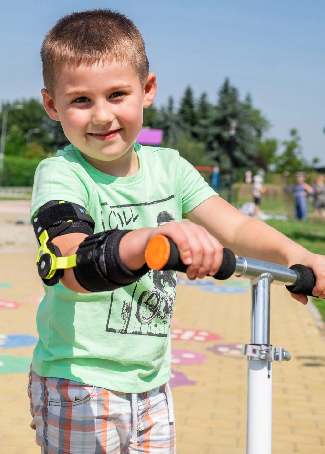 orteza-stawu-lokciowego-dla-dziecka-z-regulacja-kata-zgiecia-i-wyprostu-fix-kg-19-reh4mat-3.webp