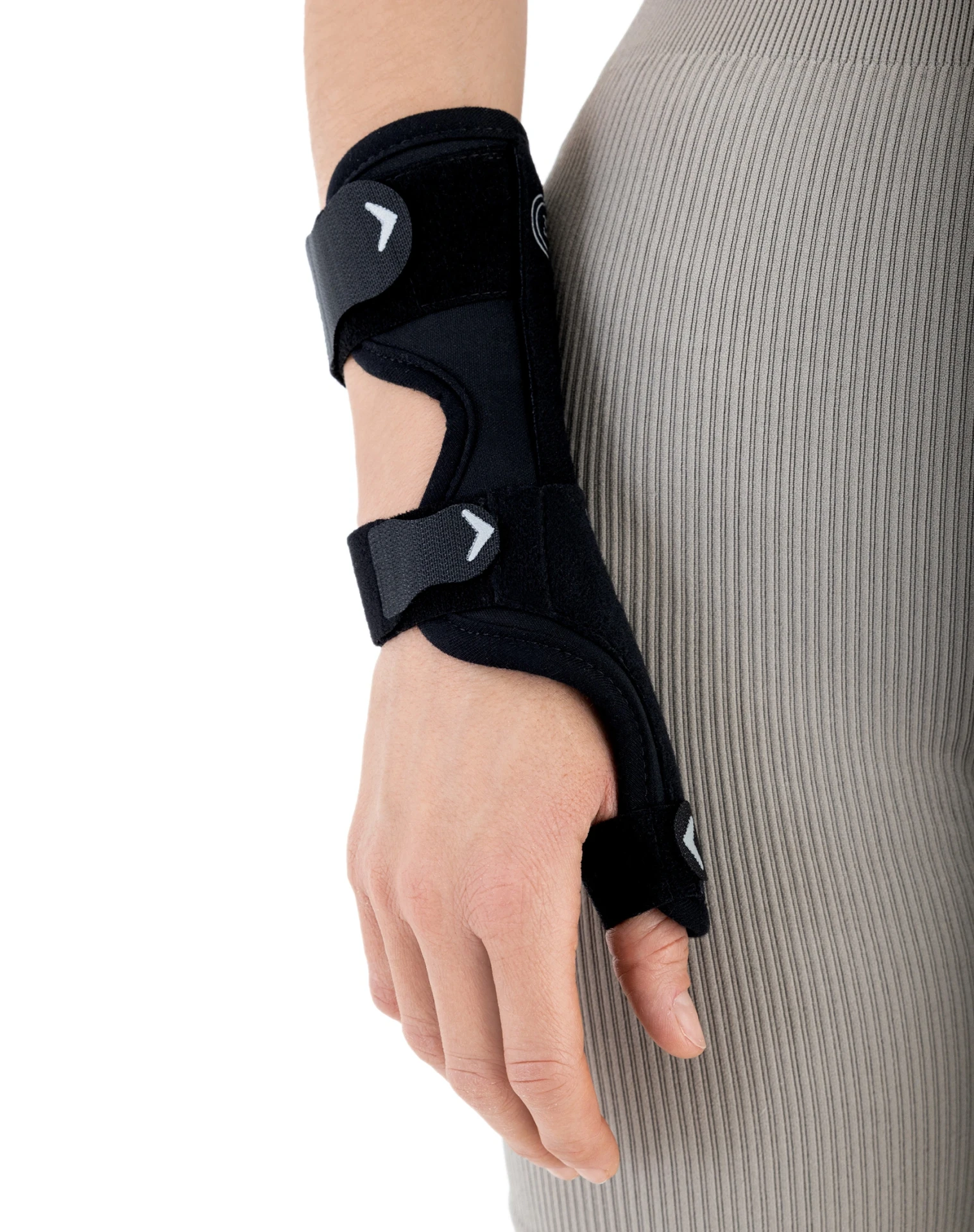 stabilizator-na-kciuk-i-nadgarstek-z-szyna-stabilizujaca-z-oddychajacego-materialu-am-d-06-reh4mat-3.webp
