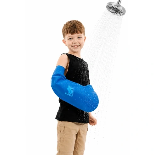 wodoodporny-ochraniacz-na-gips-wielokrotnego-uzytku-dla-dziecka-na-reke-bloccs-7.webp