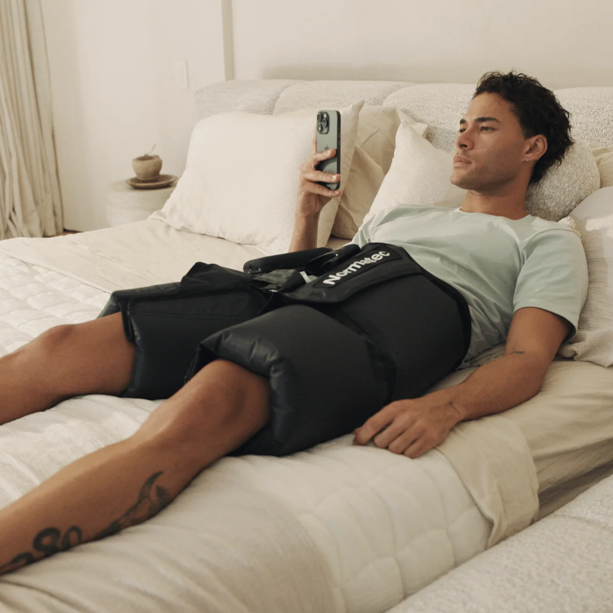 spodenki-kompresyjne-na-uda-posladki-i-dol-plecow-masazer-normatec-premier-hips-3.webp