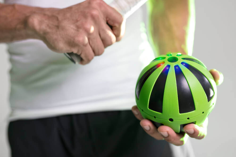 pilka-wibrujaca-do-masazu-i-rehabilitacji-miesni-i-calego-ciala-pilka-hypersphere-hyperice-11.jpg