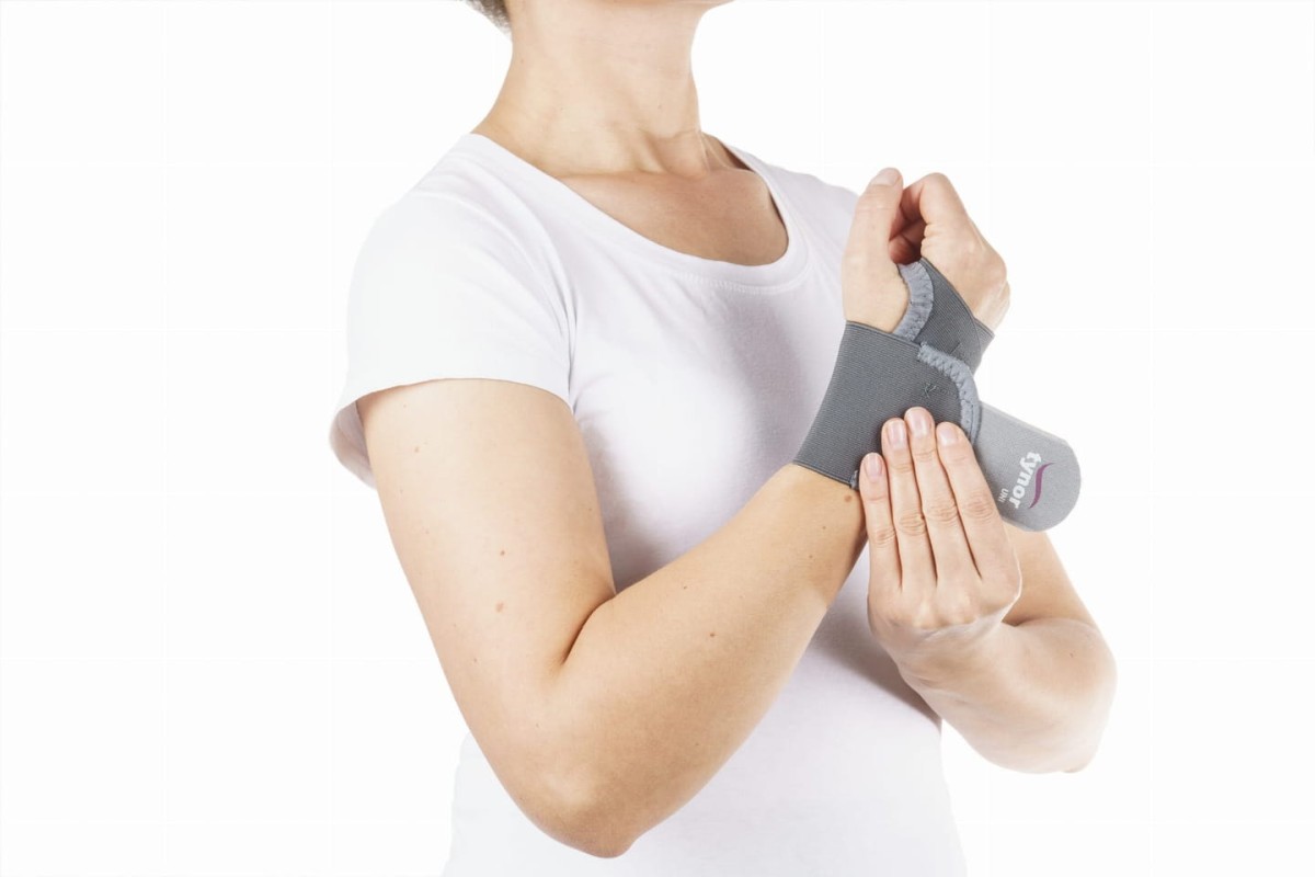 STABILIZATOR-NADGARSTKA-ORTEZA-REKI-PO-ZLAMANIU-Rozmiar-uniwersalny.jpg