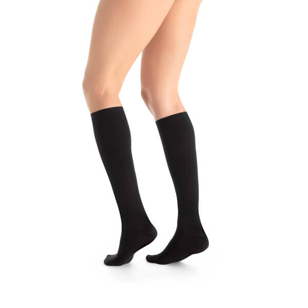 JOBST-ultrasheer-stylowy-wyglad-podczas-leczenia-slabego-krazenia-w-nogach.jpg