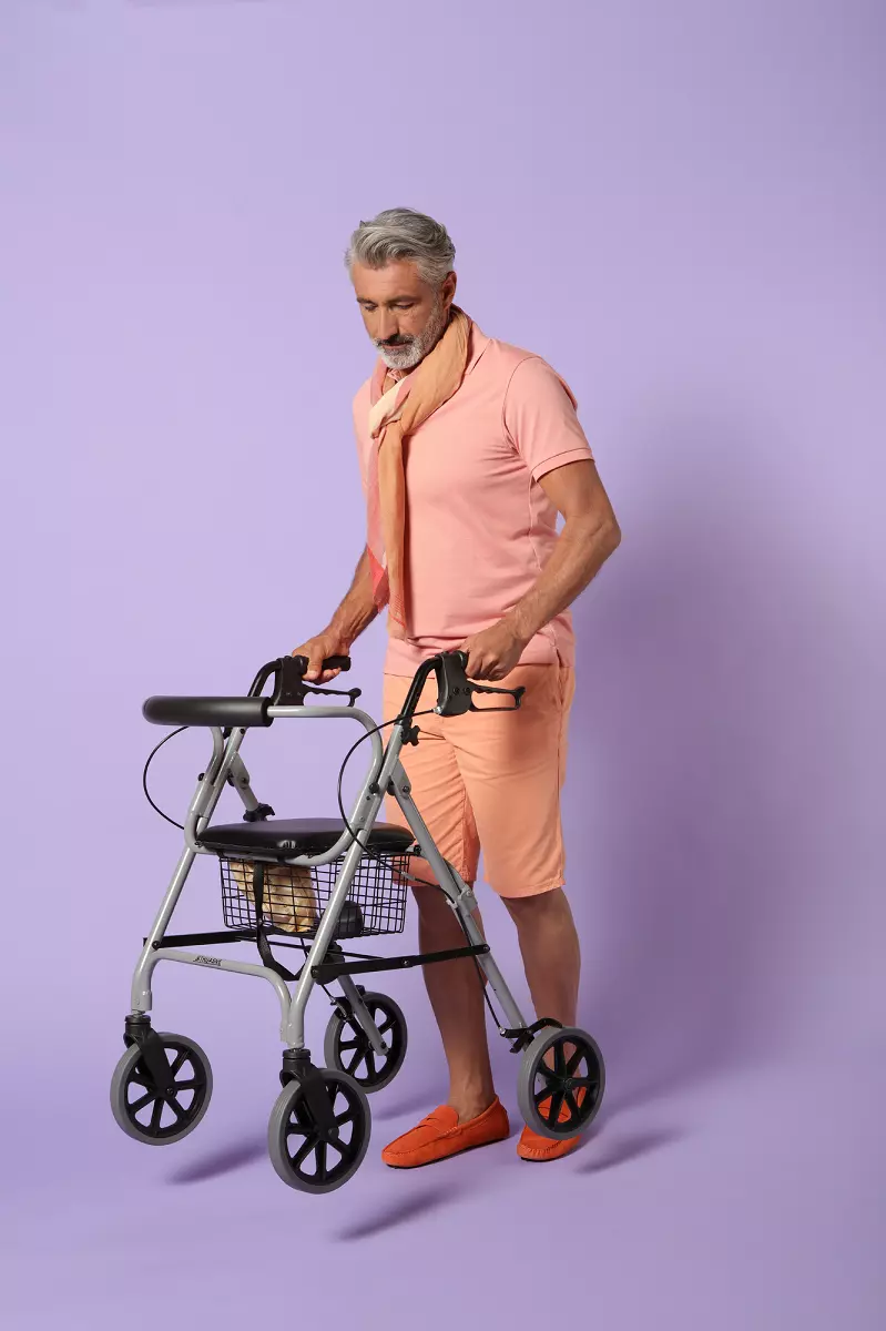 podporka-czterokolowa-z-siedziskiem-koszykiem-hamulcami-chodzik-dla-senioro-move-light-thuasne-5.webp