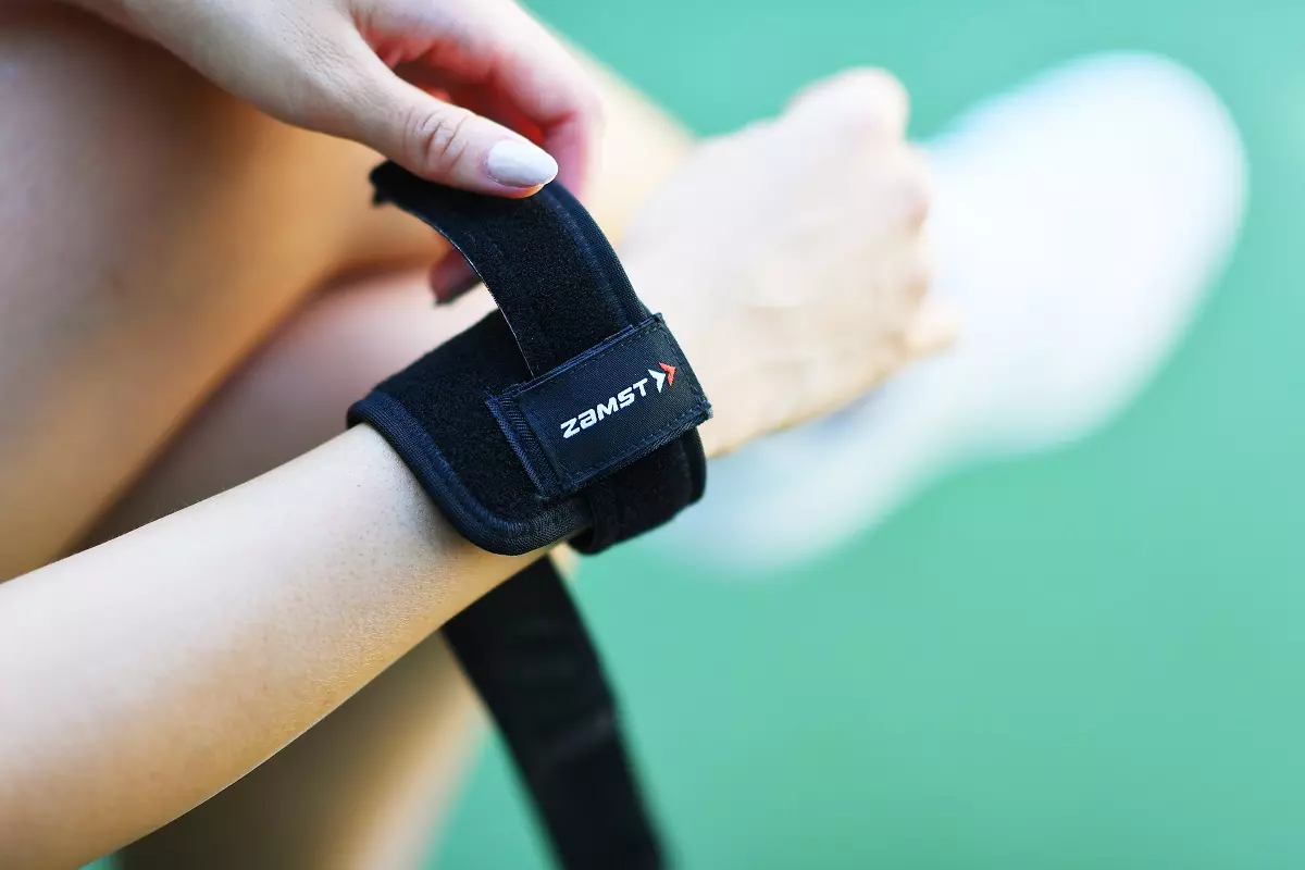 opaska-na-nadagrstek-stabilizator-usztywniacz-wrist-band-zamst-5.webp