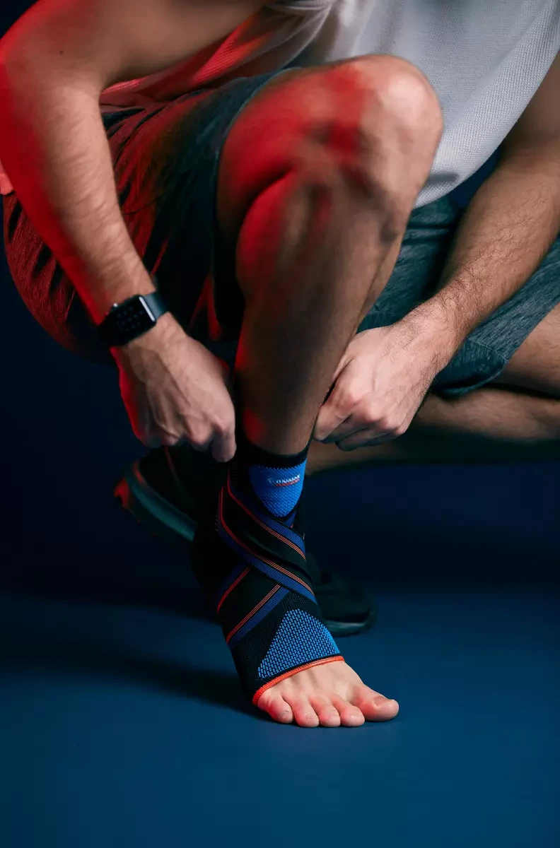 miekka-orteza-stawu-skokowego-z-paskami-dociagowymi-novelastic-thuasne-sport-4.webp