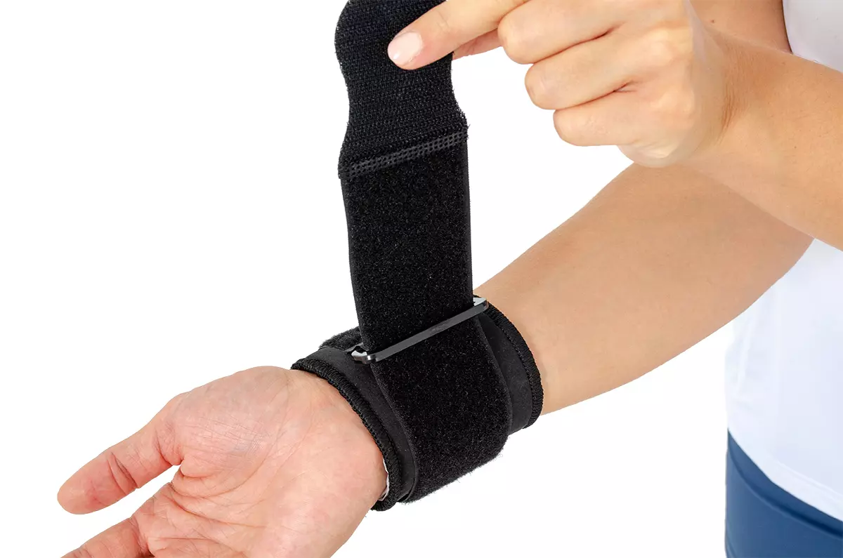 stabilizator-nadgarstka-uniwersalny-opaska-uciskowa-am-sn-01-reh4mat-7.webp