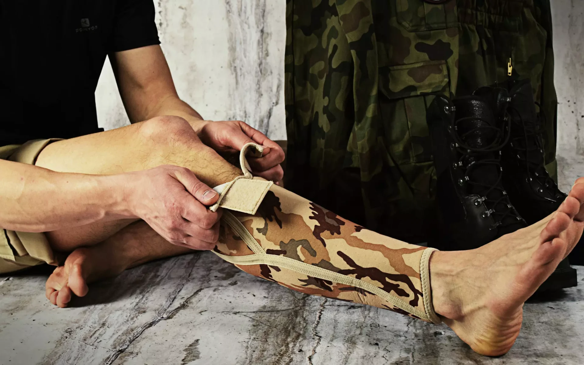 orteza-podudzia-opaska-na-golen-uciskowa-kompresyjna-4army-pu-01-reh4mat-2.webp