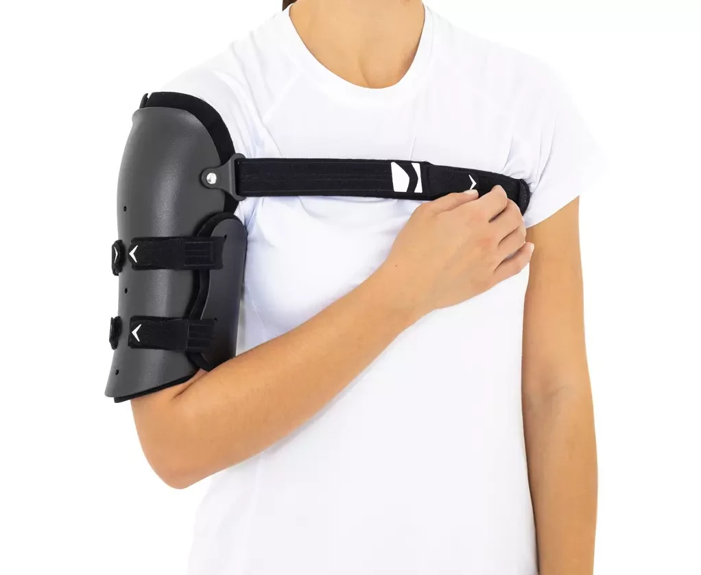 orteza-po-zlamaniu-kosci-ramiennej-luskowa-regulowana-master-01-reh4mat-.webp