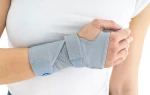 Orteza na nadgarstek z usztywnieniem kompresyjna EB-N-01 szara Reh4Mat
