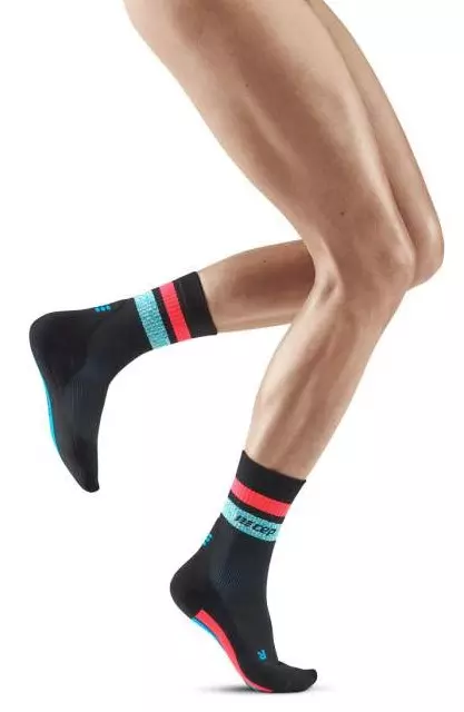 krotkie-skarpetki-kompresyjne-do-biegania-i-cwiczen-miami-vibes-80-s-damskie-cep-2.webp