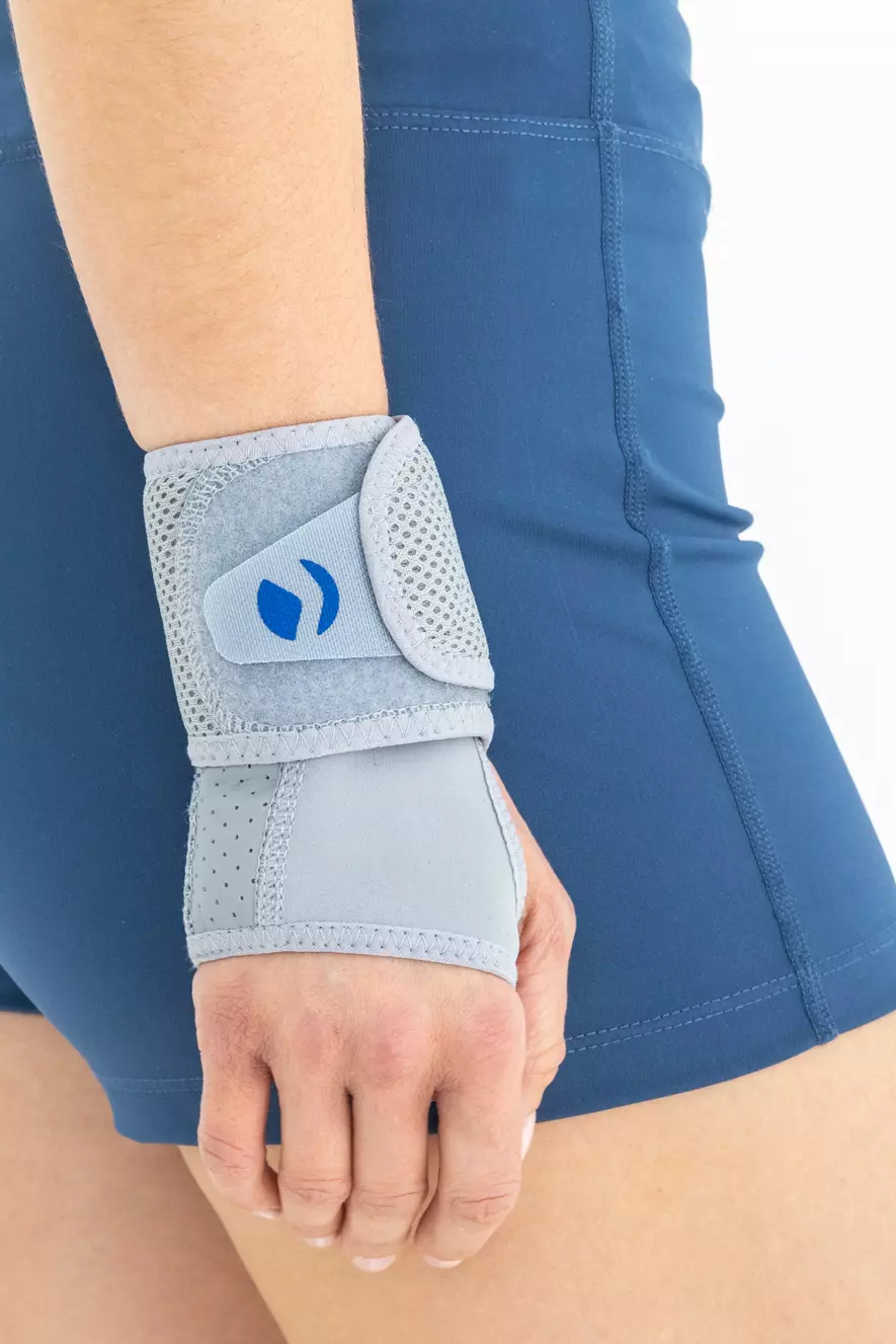 stabilizator-na-nadgarstek-oddychajacy-kompresyjny-eb-n-szary-reh4mat-5.webp