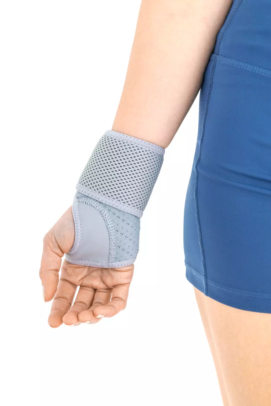 stabilizator-na-nadgarstek-oddychajacy-kompresyjny-eb-n-szary-reh4mat-6.webp