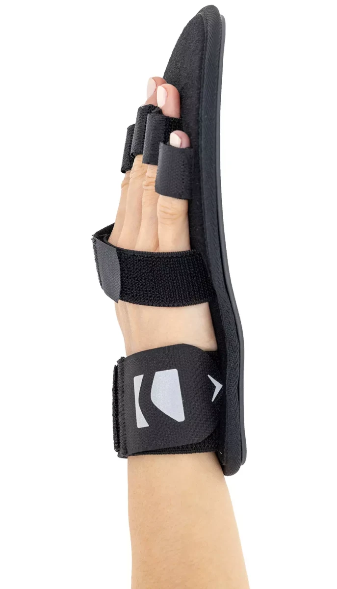 poudarowa-orteza-reki-z-usztywnieniem-i-separatorem-na-palce-okg-12-reh4mat-8.webp